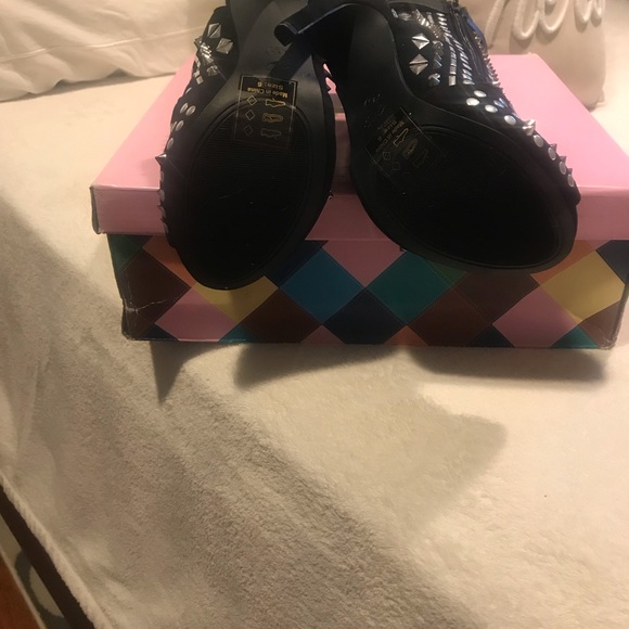 Booties - Picture 6 of 6